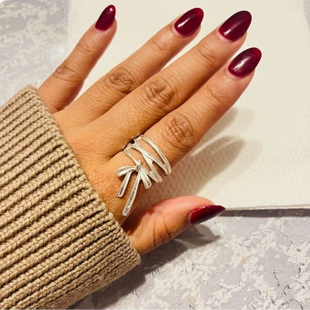 Ballerina silver tie ring
